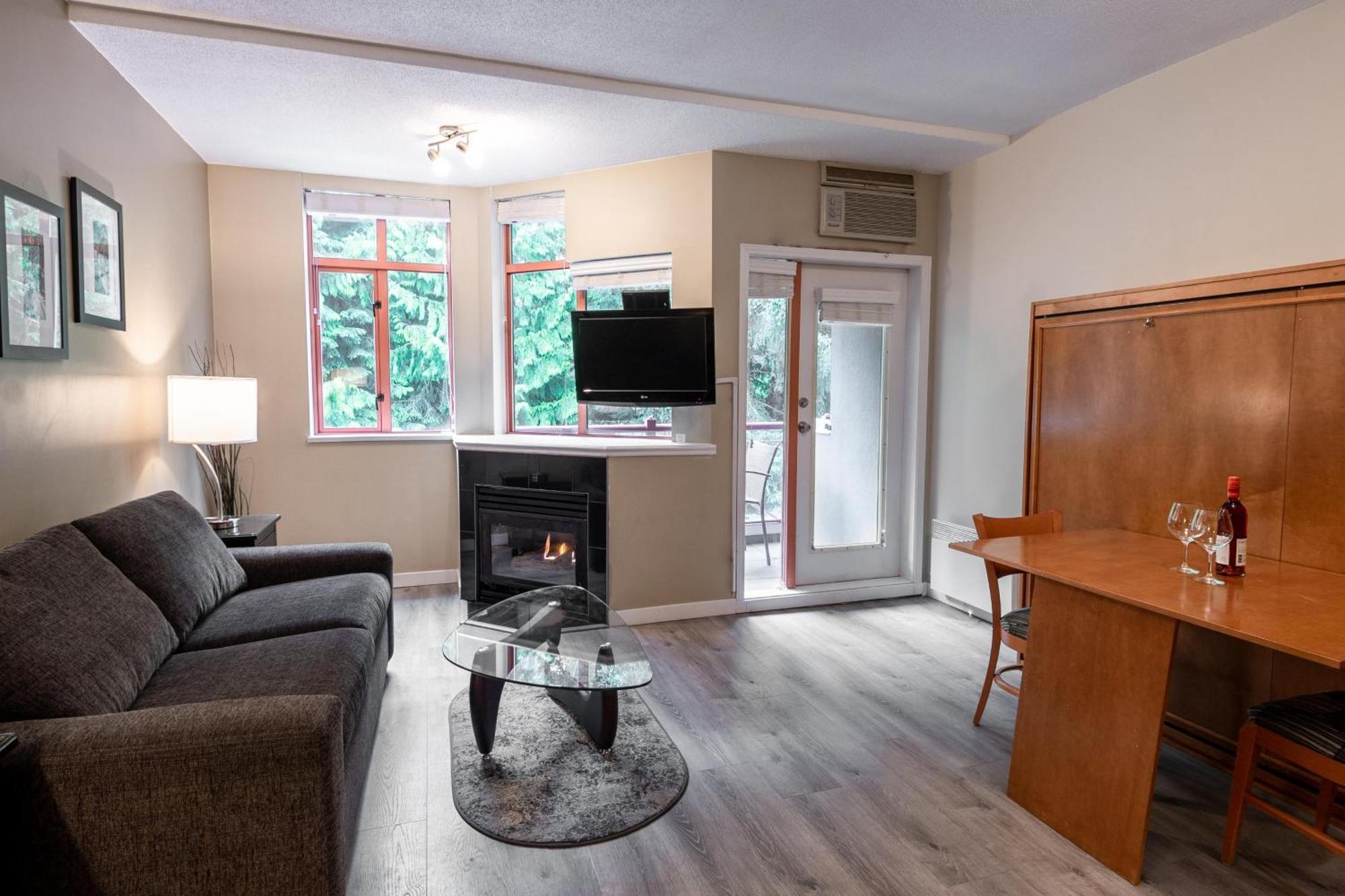 Alpenglow Lodge Studio With Pool Views By Mva Whistler Exterior photo